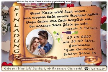 Die Einladung zur Hochzeit mit Ihrem Foto rund ausgeschnitten auf einer goldenen Schriftrolle