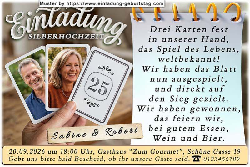 Die Einladung zur Silberhochzeit mit 2 Ihrer Fotos auf Spielkarten in einer Hand