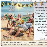 Die lustige Einladung zur Silberhochzeit mit dem geschafften Paar im Liegestuhl am Strand