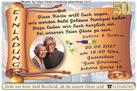 Die Einladung zur Goldenen Hochzeit mit Ihrem Foto rund ausgeschnitten auf einer Goldpapierrolle