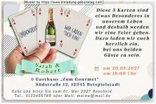 Die lustige Einladung zur Hochzeit mit den 3 Hochzeitskarten in einer Hand.