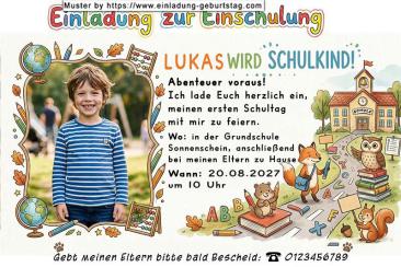 Die Einladung zur Einschulung mit dem Foto des Kindes und den lustigen Tieren neben dem Schulweg