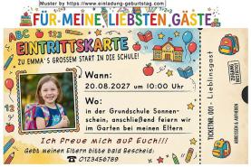 Die Einladung zur Einschulung mit dem Foto des Kindes auf einer lustigen Eintrittskarte