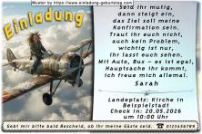 Die lustige Einladung zur Konfirmation mit dem Mädchen, das auf einem Propellerflugzeug sitzt. Alle Gäste bitte einsteigen - falls ihr mutig seid.