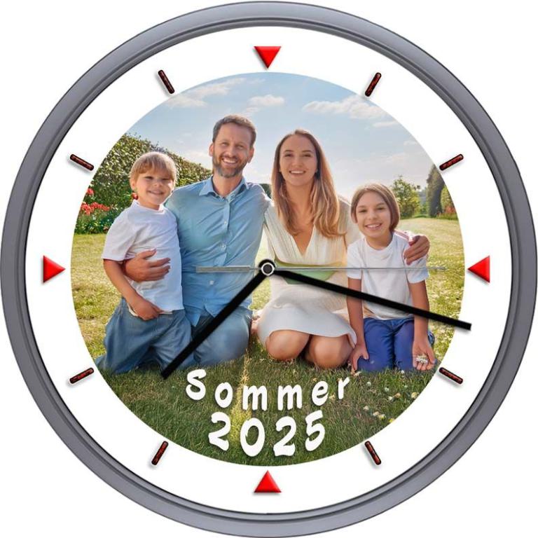 Die Wanduhr mit Funkuhrwerk zum selbst gestalten mit eigenem Zifferblatt und Text – Variante 02